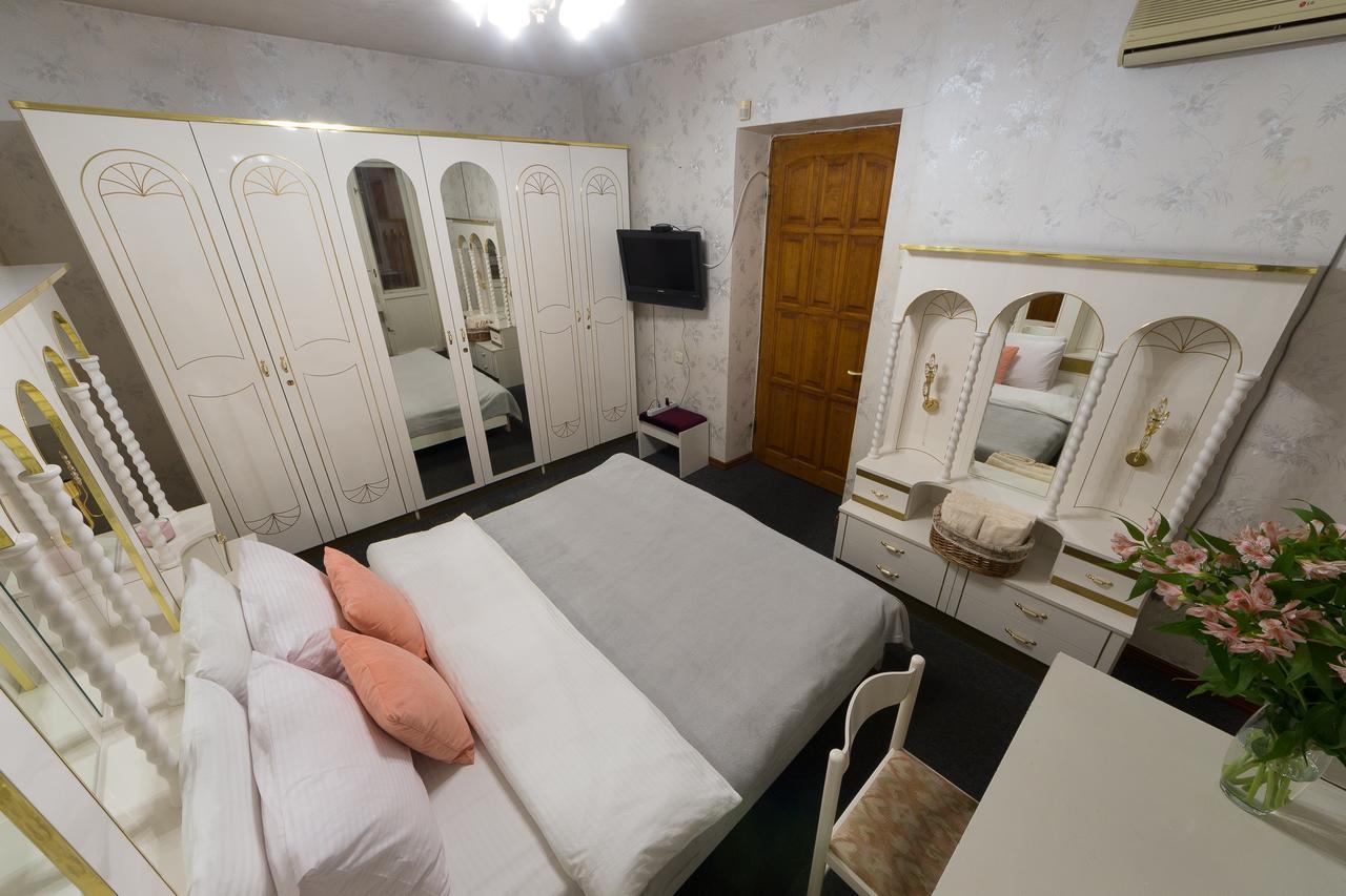 Dikat Hostel Kijev Kültér fotó